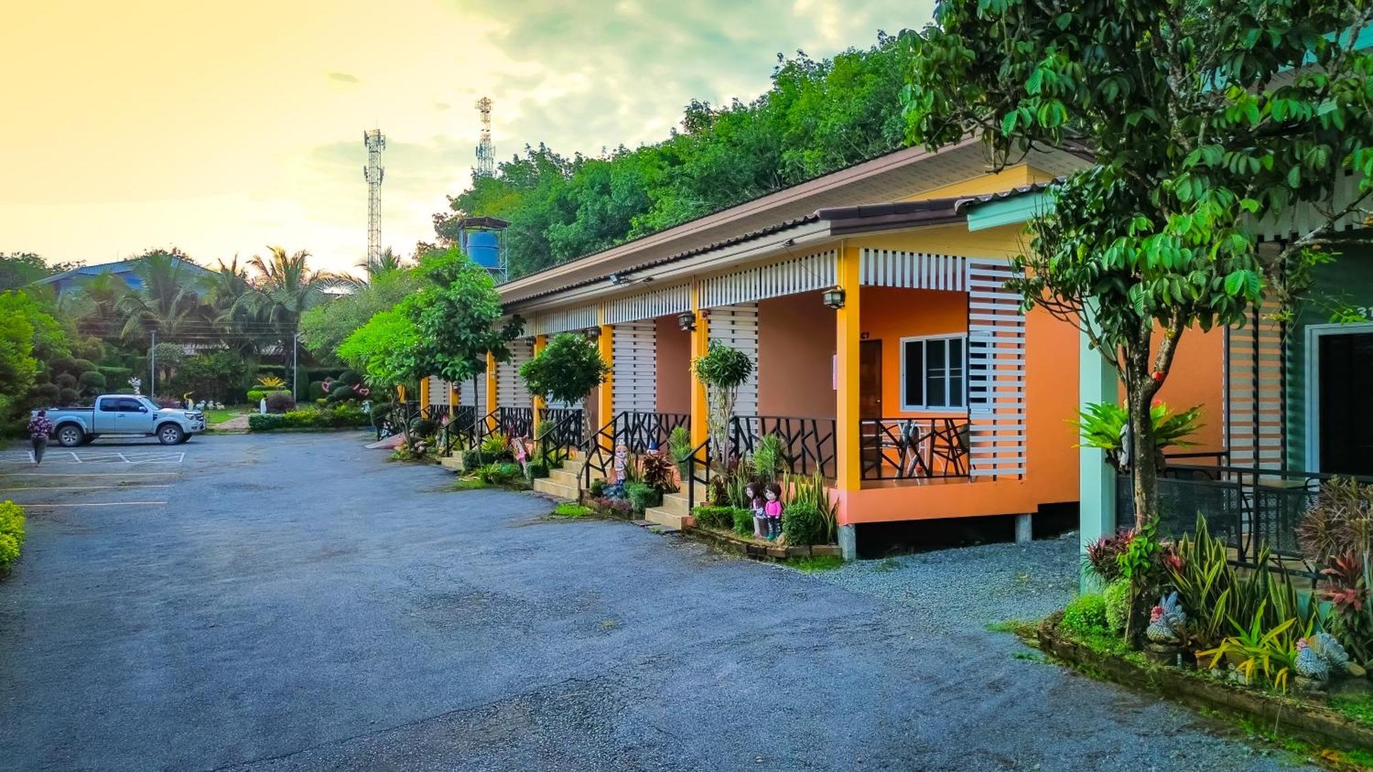 Hotel Baan Suan Mee Tang Chanthaburi Exterior foto