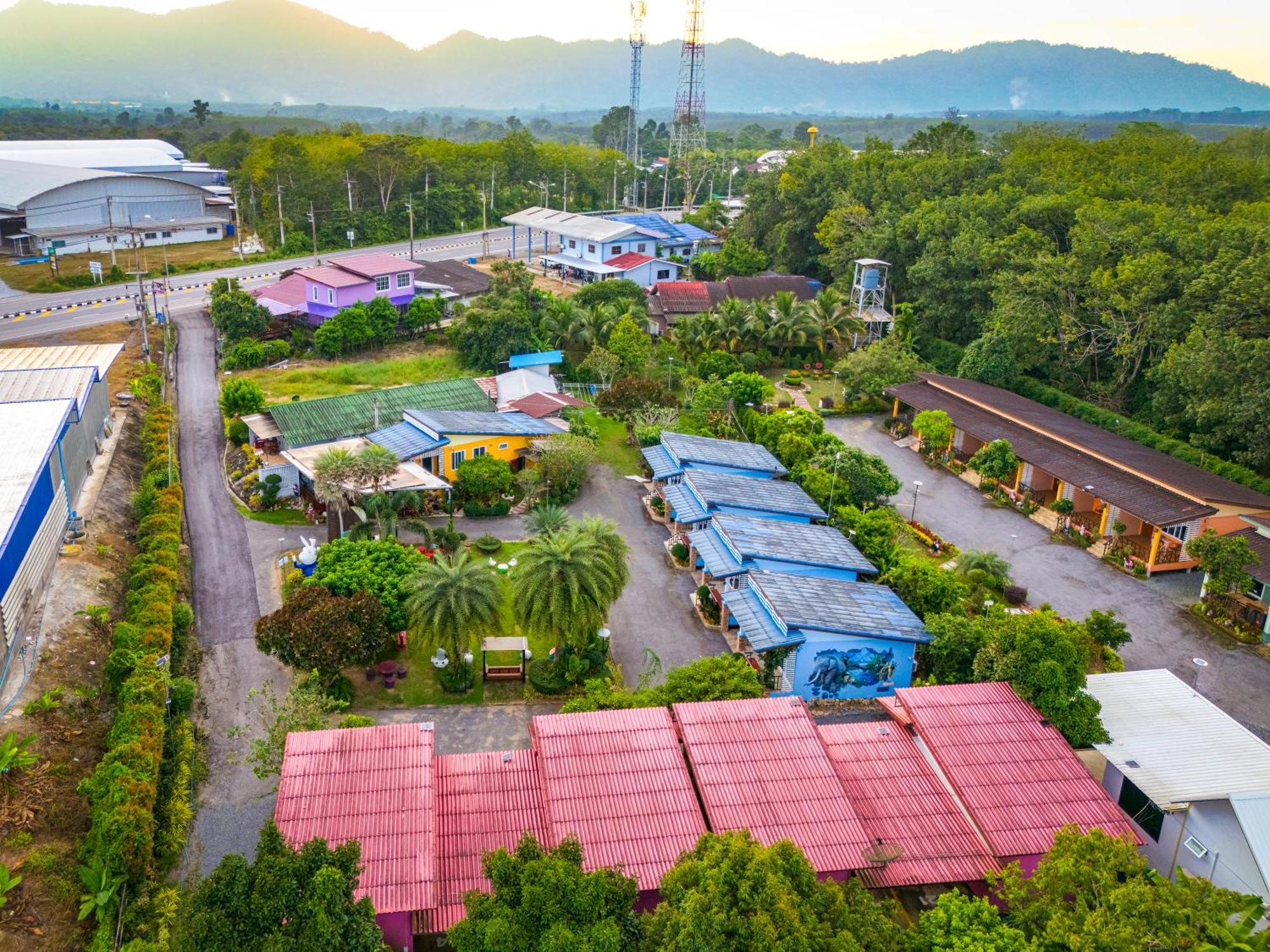 Hotel Baan Suan Mee Tang Chanthaburi Exterior foto