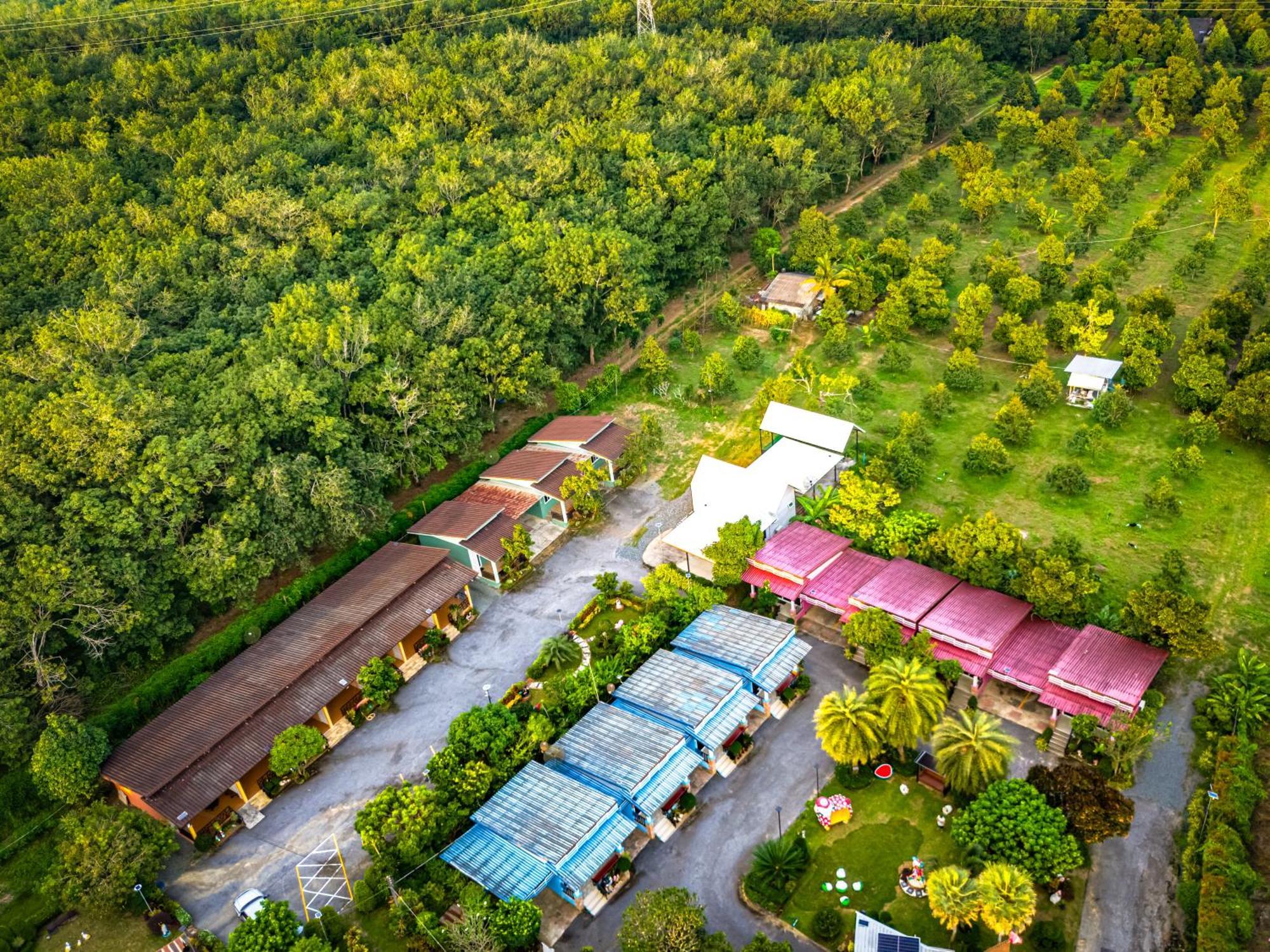 Hotel Baan Suan Mee Tang Chanthaburi Exterior foto
