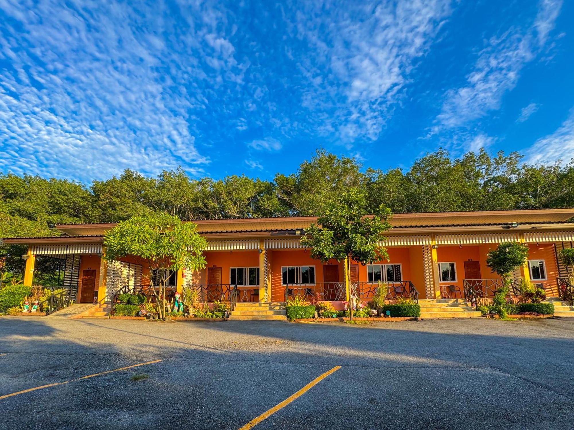 Hotel Baan Suan Mee Tang Chanthaburi Exterior foto